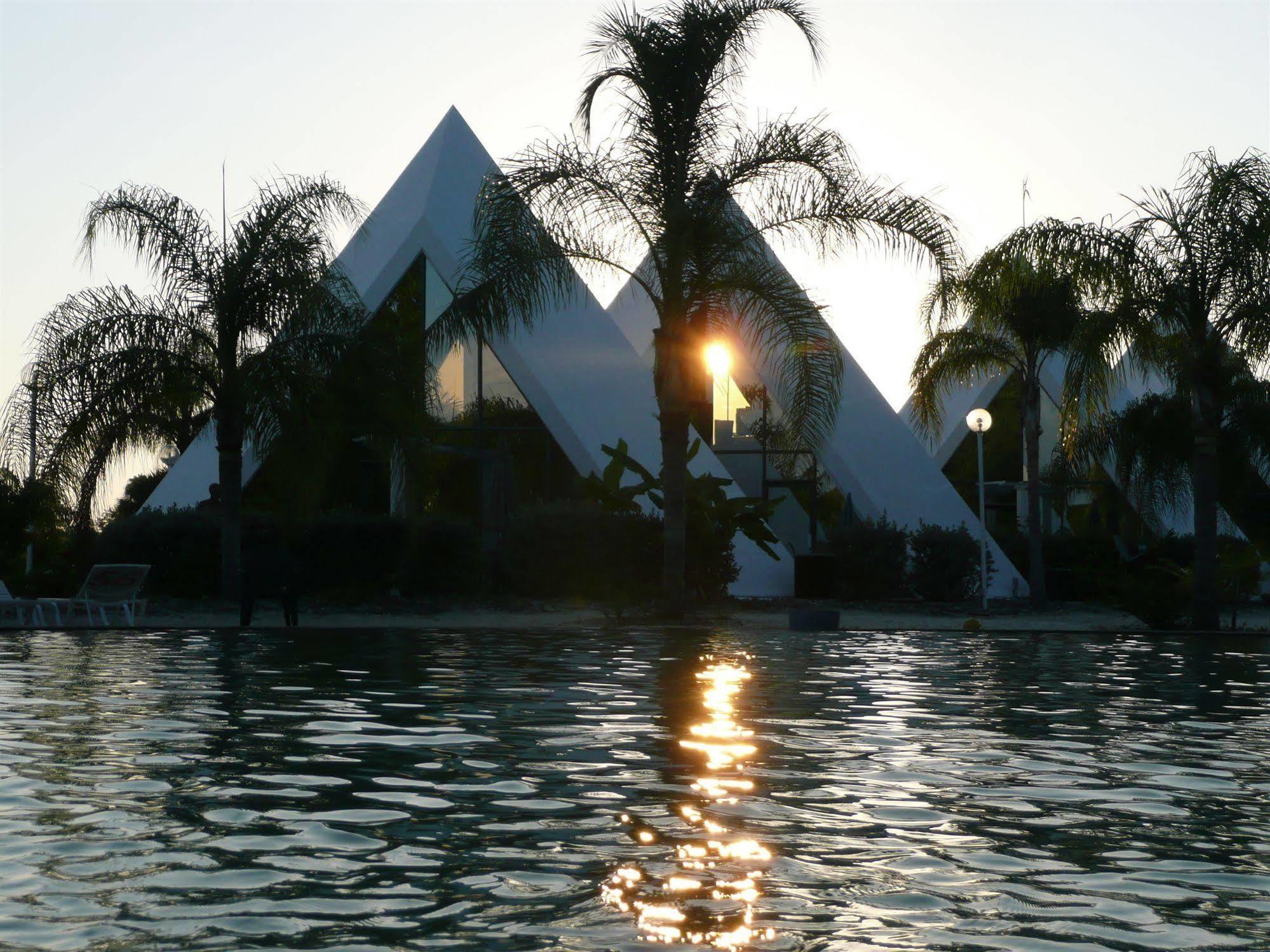 Hotel Pyramids In Florida Estero Exteriér fotografie