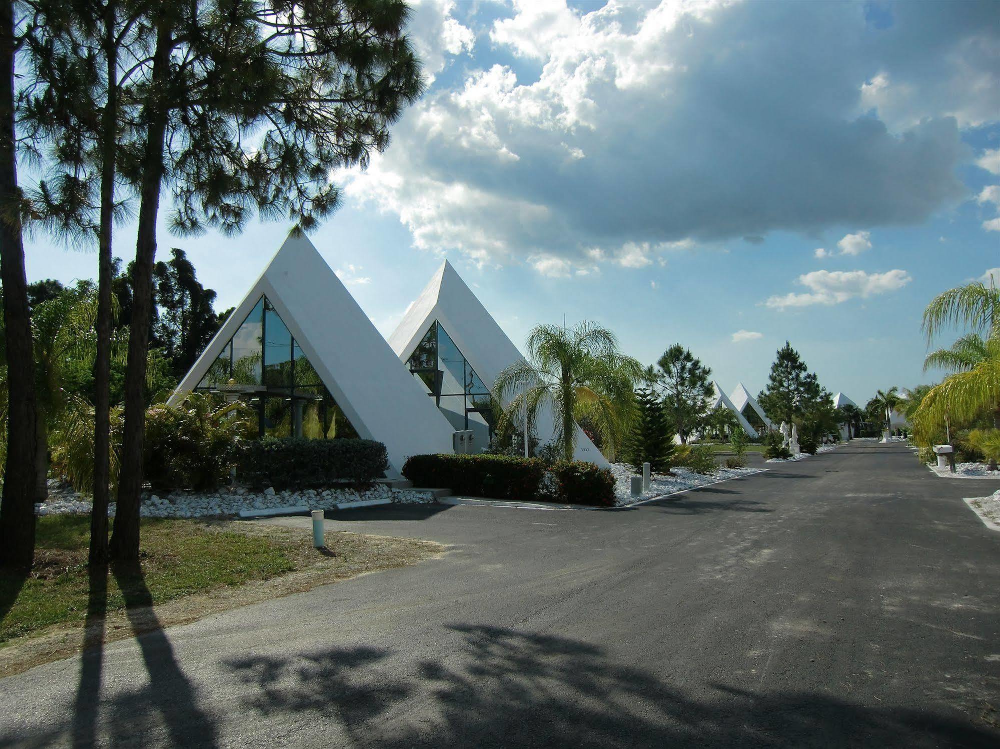 Hotel Pyramids In Florida Estero Exteriér fotografie